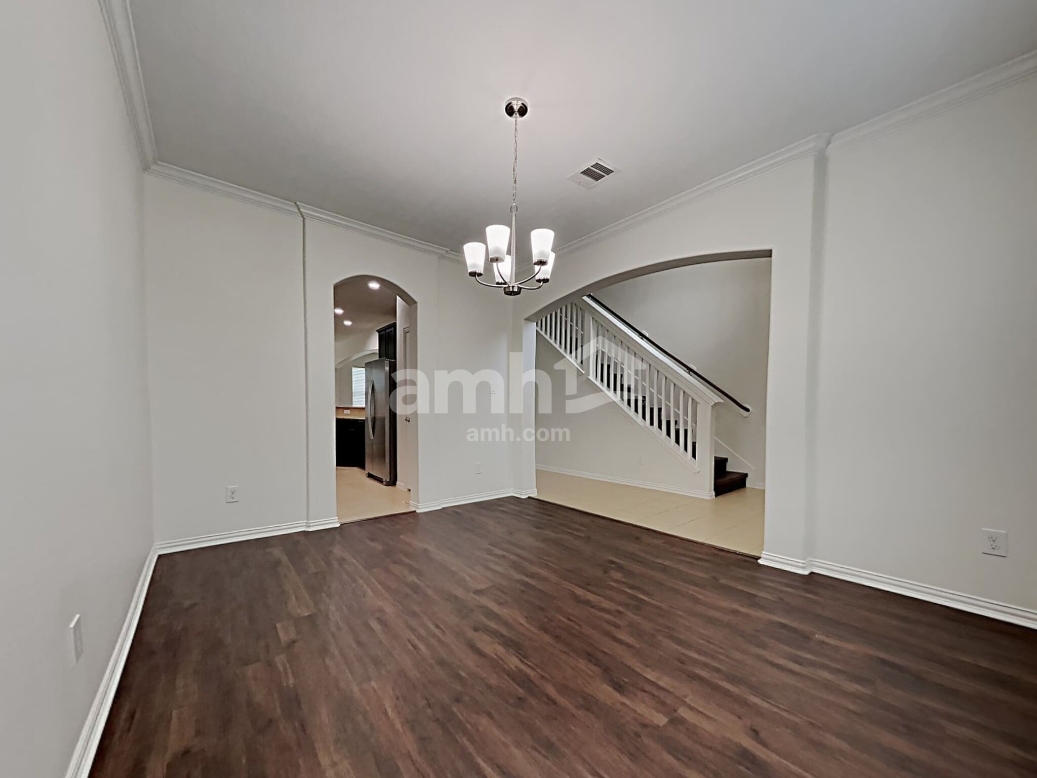 Building Photo - 2213 Oak Cir Dr N