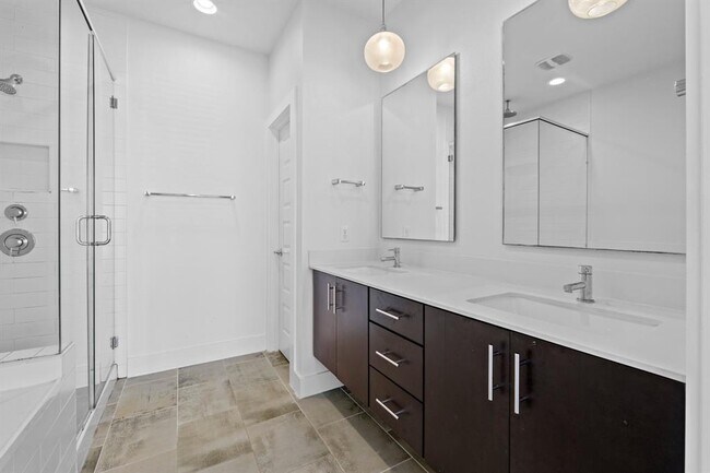 Building Photo - 8922 Menchaca Rd