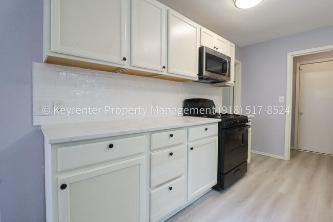 Building Photo - 4 Bed | 2 Bath in Broken Arrow!