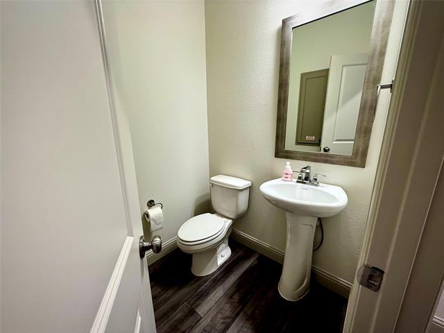 Building Photo - 3672 Wellesley Ave