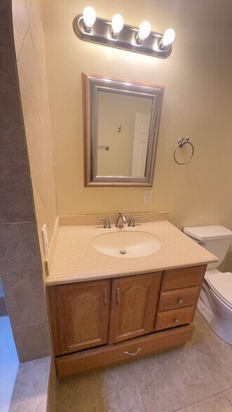 Building Photo - 542 E Juniper Dr