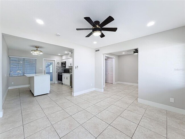 Building Photo - 1840 Shore Dr S