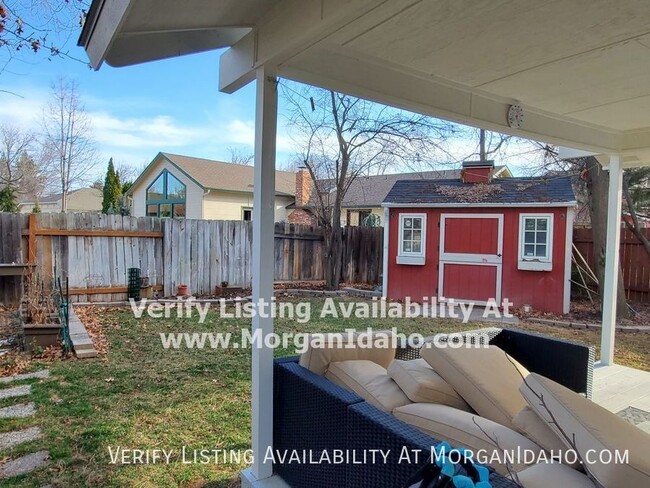 Building Photo - 893 E Pennsylvania Dr