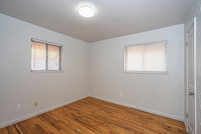 Building Photo - 4 Bedroom 1.5 Bath Home Near I-240 and I-3...