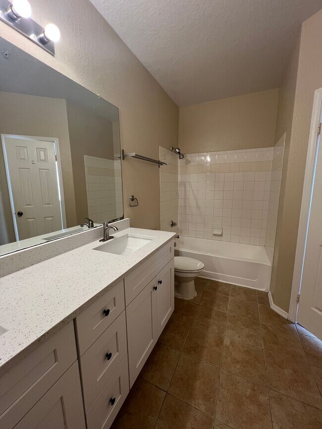 Building Photo - 2 BEDROOM 1 BATH CONDO REMODELED available...