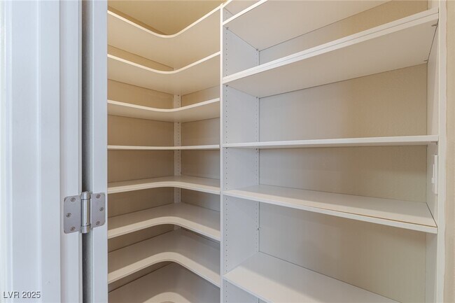 Building Photo - 1130 Grove Park St