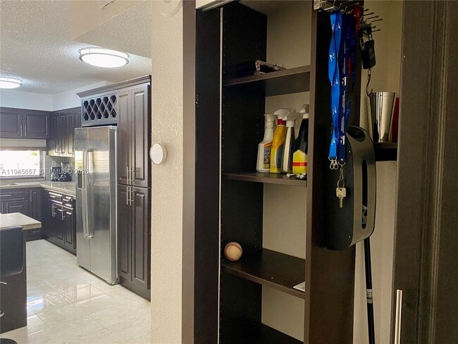 Building Photo - 17011 N Bay Rd