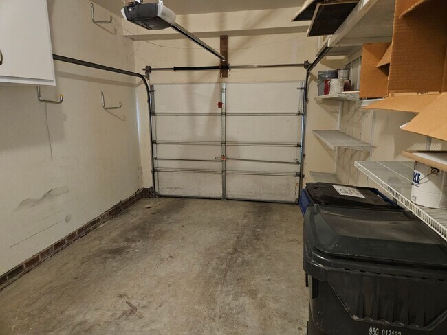 Building Photo - Fantastic 3br 2.5ba End Unit Townhome in North Raleigh! 1 Car Garage!