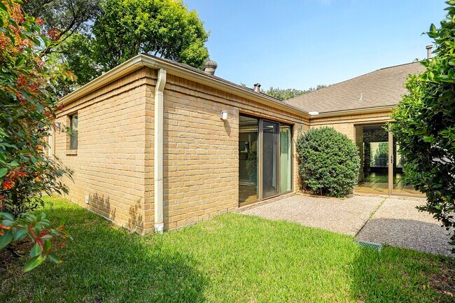 Building Photo - 15614 Whitewater Ln