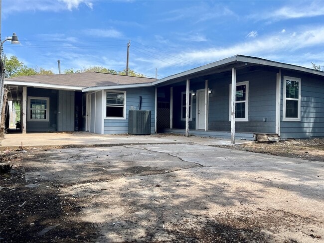 Building Photo - 8308 John St