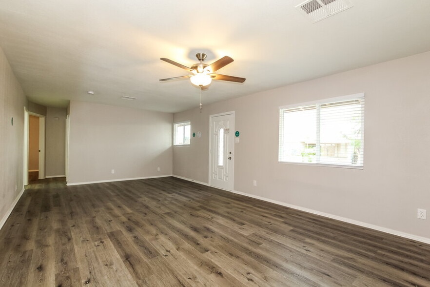 Building Photo - 5539 N 31st Dr