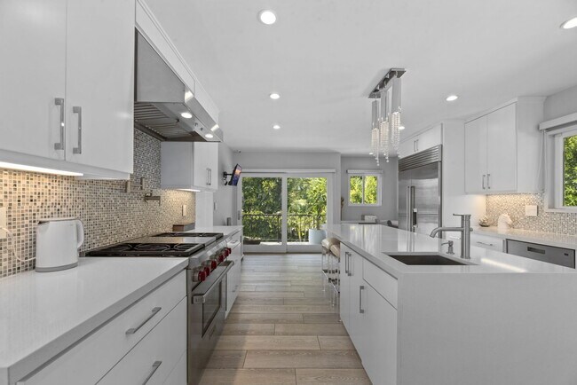 Building Photo - 641 Walther Way