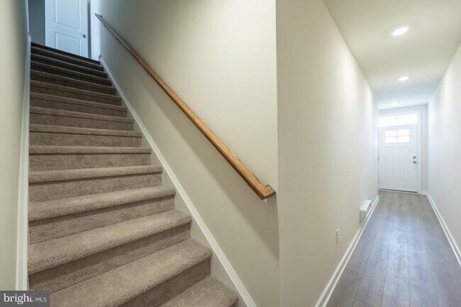 Building Photo - 715 Platinum Dr
