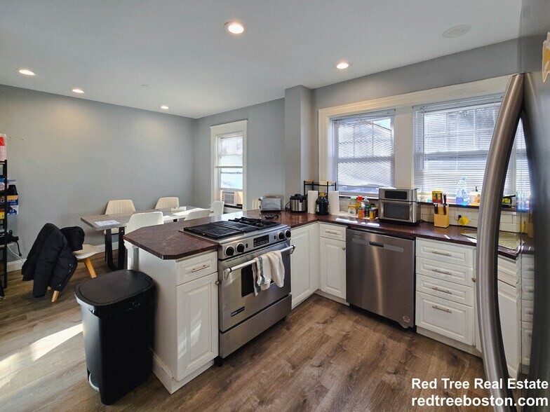 Building Photo - 235 Chestnut Hill Ave