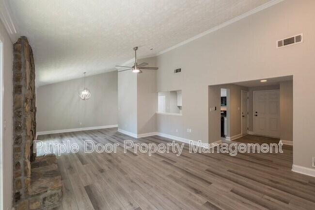 Building Photo - 640 Singing Hills Ct