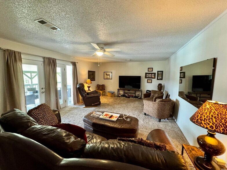 Building Photo - 115 Ledgerock Rd