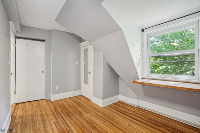 Building Photo - 184 Bellevue Ave