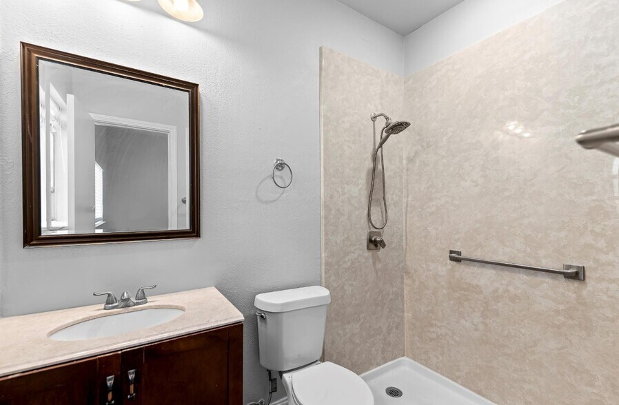 Primary Bath Ensuite - 1207 York Castle Dr