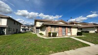 Building Photo - 2 Bedroom Townhome in Highland California