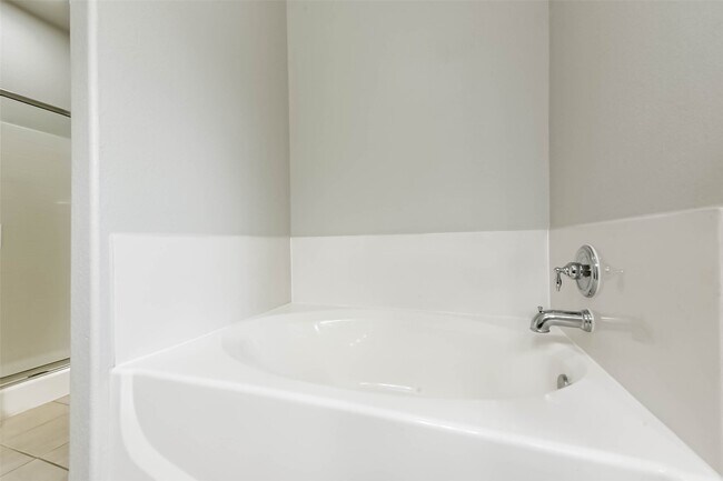 Building Photo - 21617 Horseshoe Dr