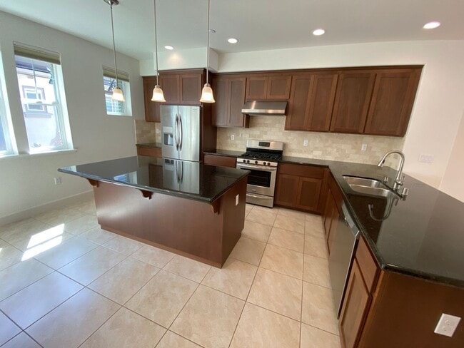 Building Photo - SUNNYVALE - executive townhome with amazin...