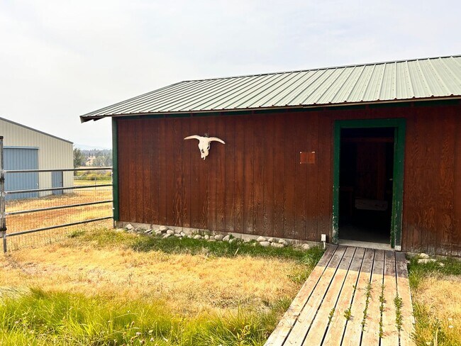 Building Photo - 10 Acres of Horse Property in Victor!