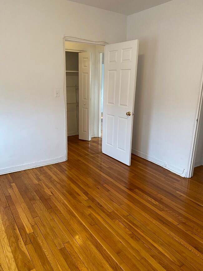 closets - 69 Glen Rd