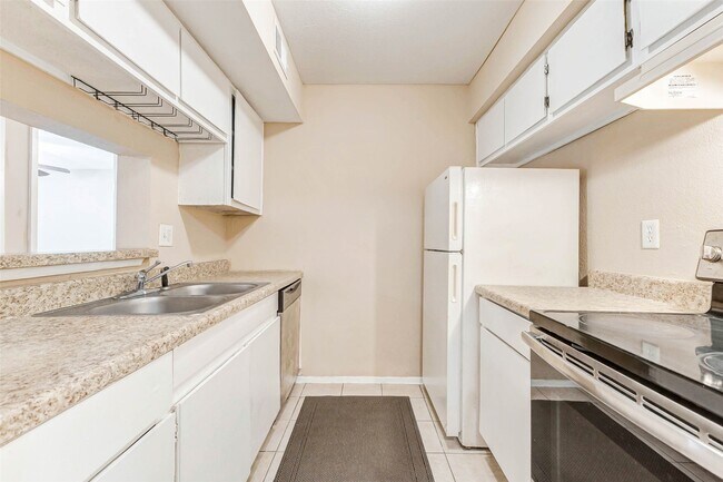 Building Photo - 12527 Ashford Meadow Dr