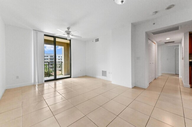 Building Photo - 610 Clematis St
