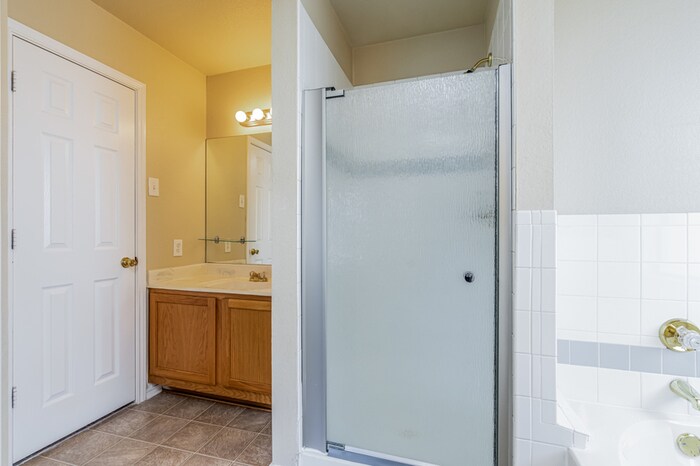 Building Photo - 11825 Hickory Garden Dr