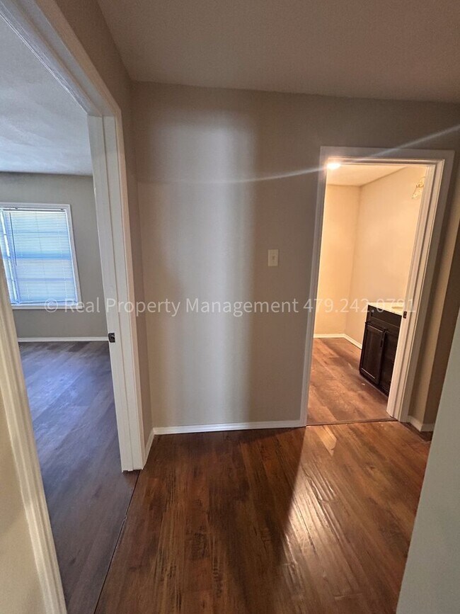 Building Photo - Arkoma Cutie! 2 Bed 1 Bath on giant corner...