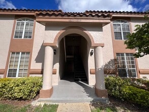 Building Photo - The perfect apartment waiting for you!