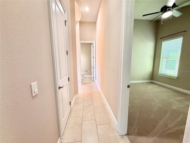 Building Photo - 11646 Hampstead St