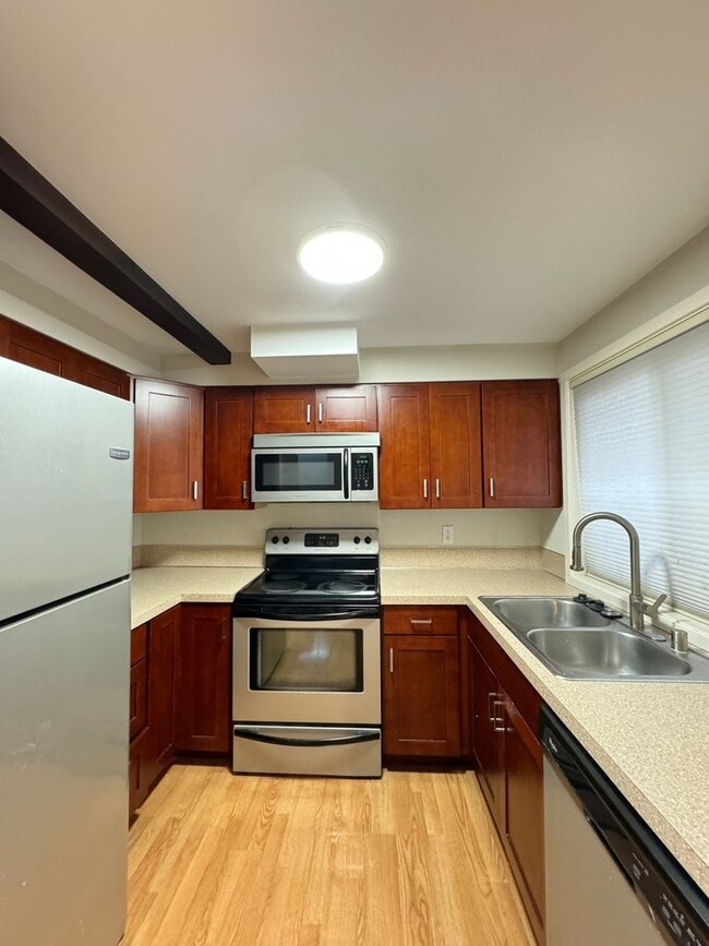 Building Photo - Your New Rental Home Awaits in Bellevue!