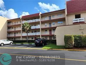 Primary Photo - 1005 Country Club Dr
