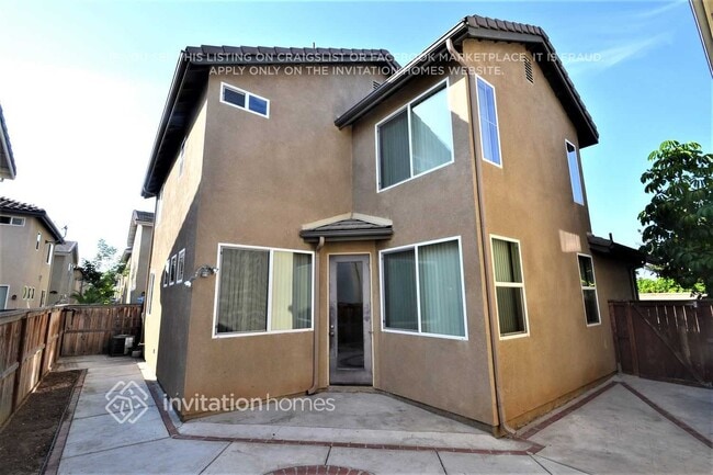 Building Photo - 1052 E Agate Ct