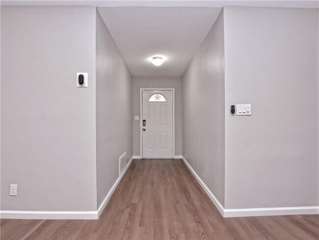 Building Photo - 5205 Thunderbird St