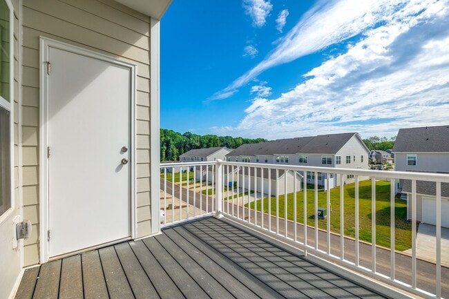 Building Photo - Beautiful 3-bedroom, 3.5 bath townhome in ...