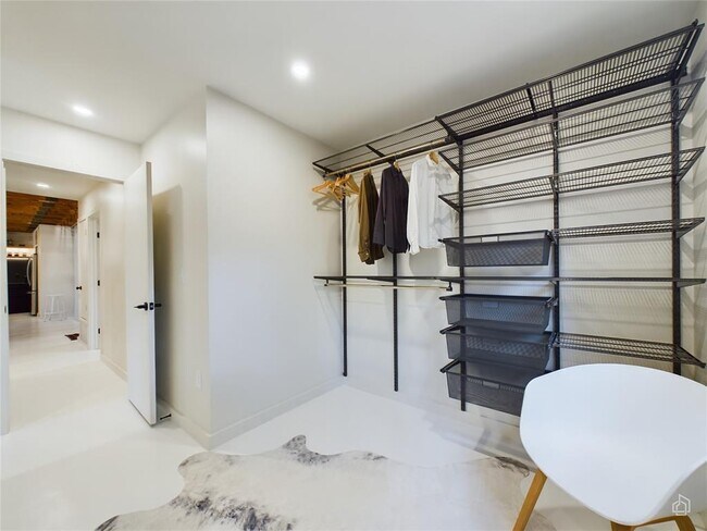 Building Photo - 6007 Leisure Run Rd