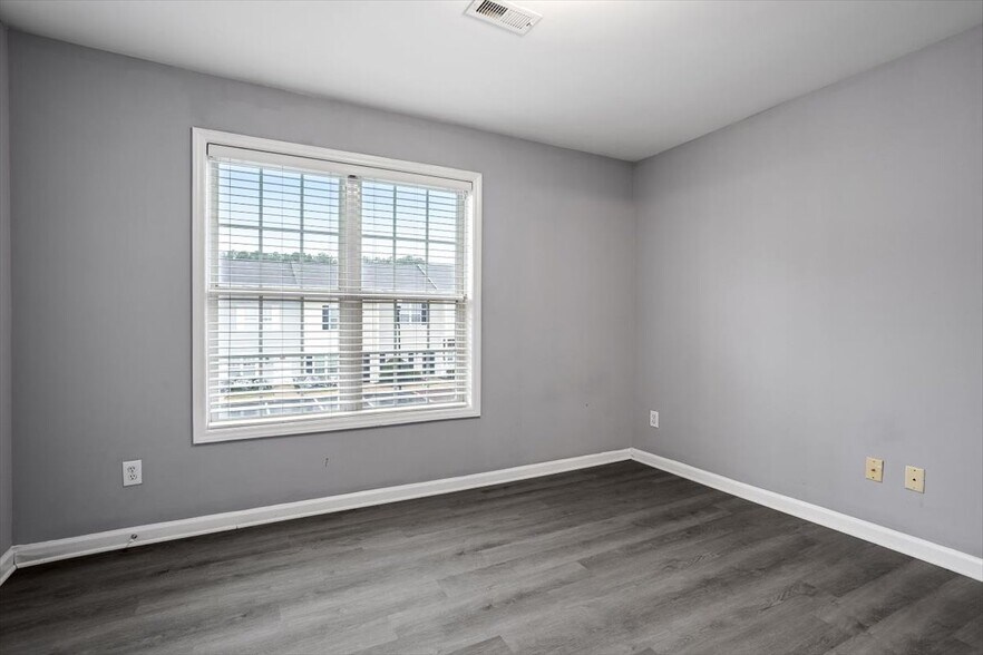 Building Photo - 17 Cheltenham Dr