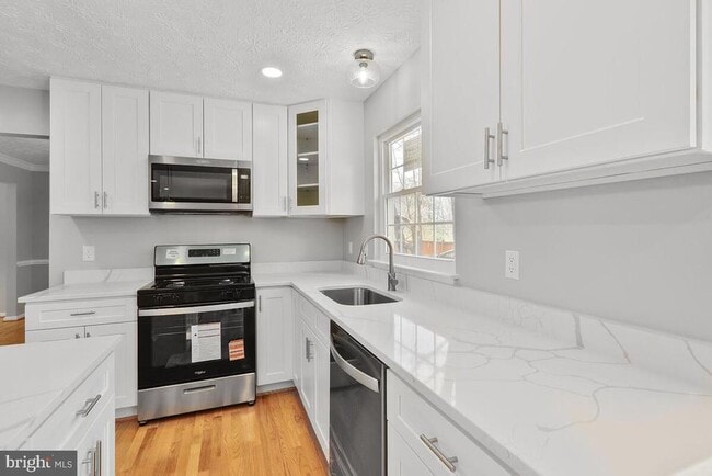 Building Photo - 7802 Shallowbrook Ct