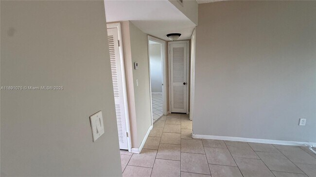 Building Photo - 8500 Sunrise Lakes Blvd