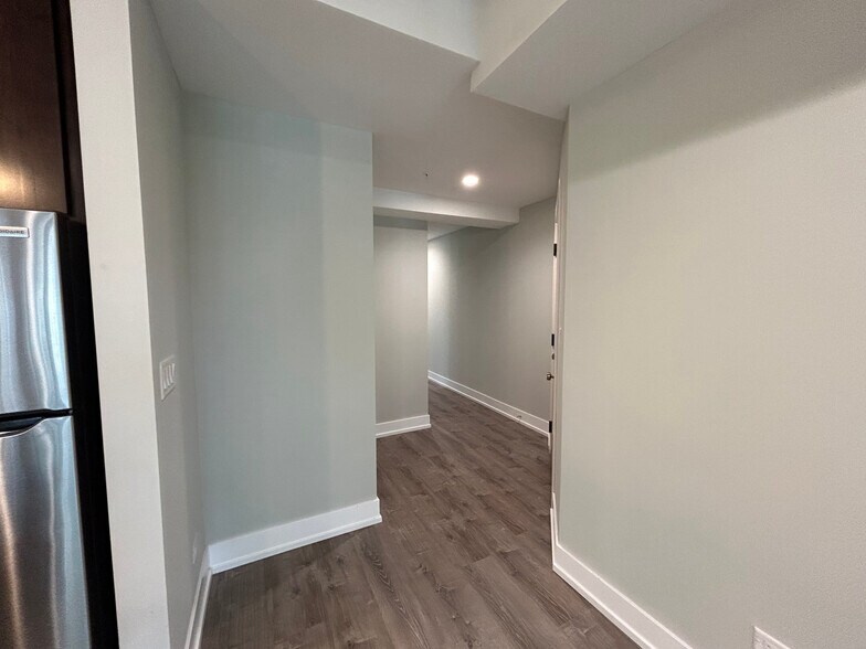 Building Photo - 1000 Crain St