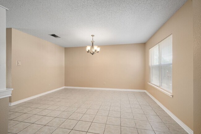 Building Photo - 4 Bedroom/2.5 Bath Redland Springs Subdivision