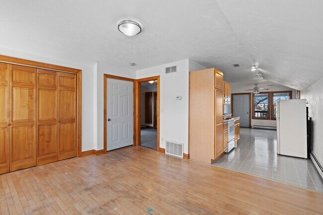 Building Photo - 119 N Wisconsin St