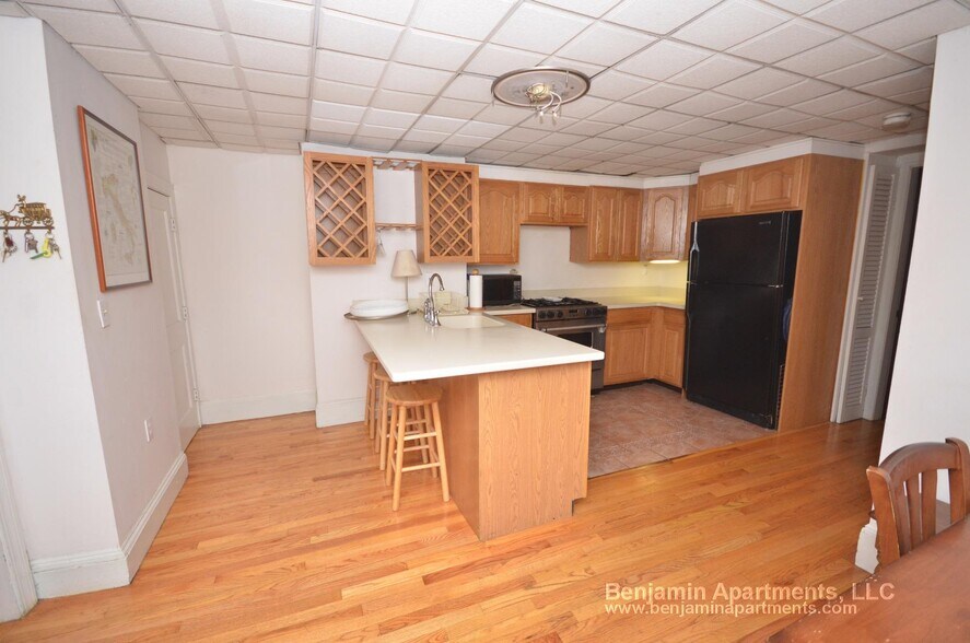 Building Photo - 39 Chestnut St