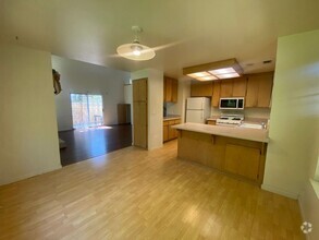 Building Photo - 4 bedroom, 2 bath Condo in North Davis ava...