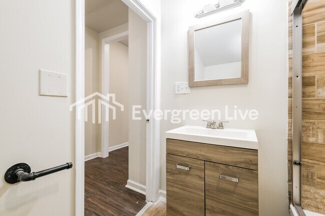 Building Photo - 1596 Jonesboro Rd SE