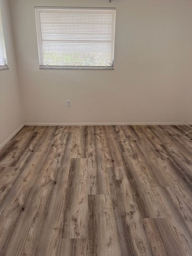 Building Photo - Venice, FL 2BR/2BA/1CG IN VENICE EAST