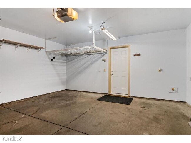 Building Photo - 2 br, 2 bath Townhome - 2056 Willow Cir